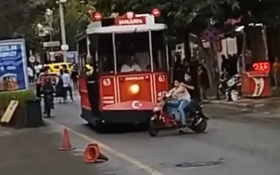 Şanlıurfa’da Motosikletli Gençlerin Tramvay Kazası Faciası