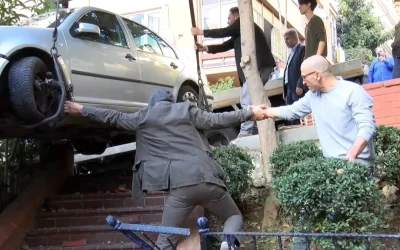 Şişli’de Araç Parktan Kontrolünü Kaybederek Çocuk Parkına Girdi