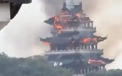 Çin’deki Antik Tapınakta Yangın Çıktı
