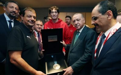 Cumhurbaşkanı Erdoğan, A Milli Basketbol Takımı’nı kutladı