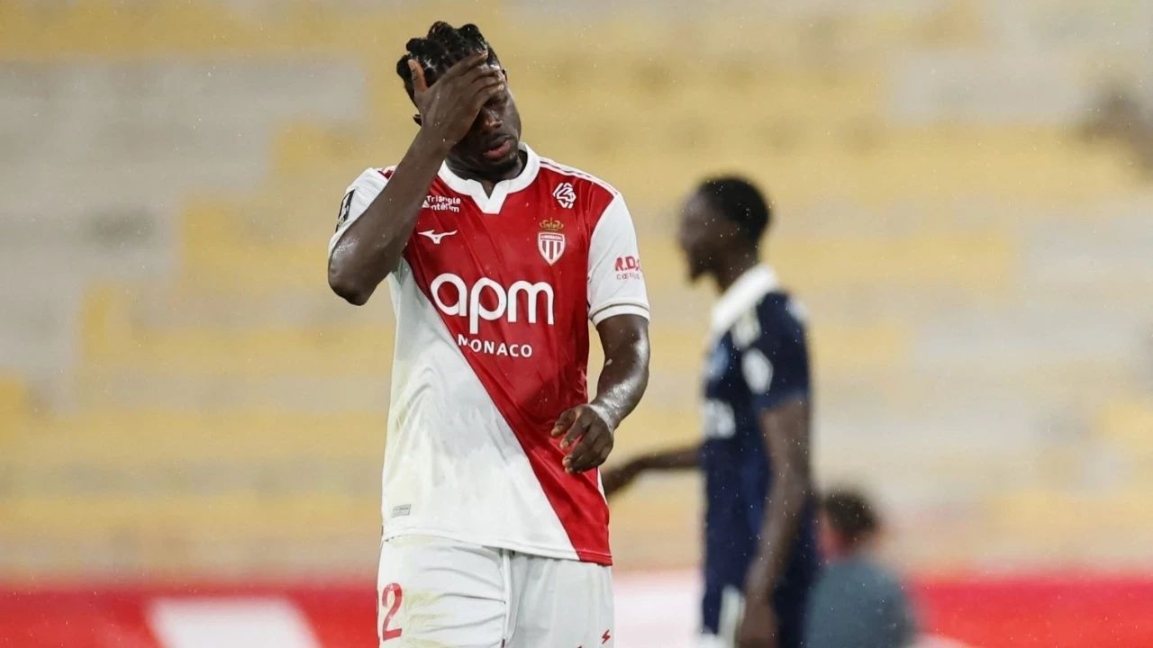 Galatasaray'ın rakibi Monaco, PSG'ye karşı patladı