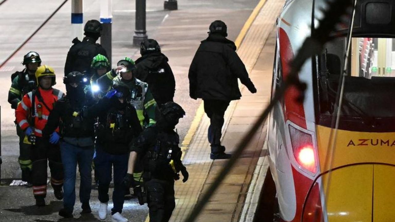 İngiltere'deki Tren Saldırısında Birden Fazla Yaralı
