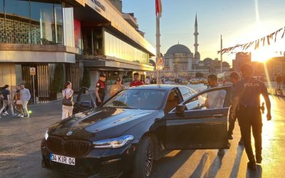Pendik’te Huzur Operasyonu: Polis Şüpheli Araçları Didik Didik Arıyor