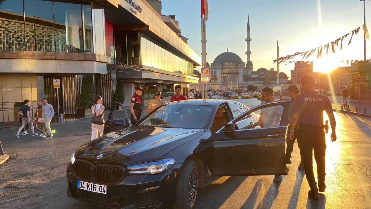 Pendik'te Huzur Operasyonu Polis Şüpheli Araçları Didik Didik Arıyor
