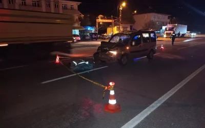 Bakkal, Yola Aniden Çıkınca Kaza Yaptı