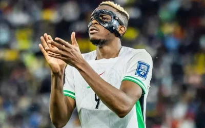 Osimhen gözyaşları içinde sakatlandı ve saha kenarına geldi