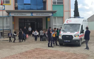 Bursa Ortaokulunda Gıda Zehirlenmesi: 20 Öğrenci Hastaneye Taşındı