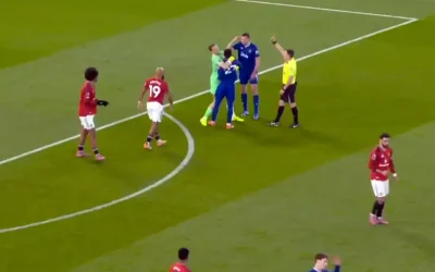 Premier Lig’de şaşırtıcı olay: Oyuncu, takım arkadaşına tokat attı