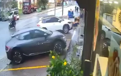 Cip Dükkanına Hırsız Girdi, Müşteri Kazadan Kurtuldu