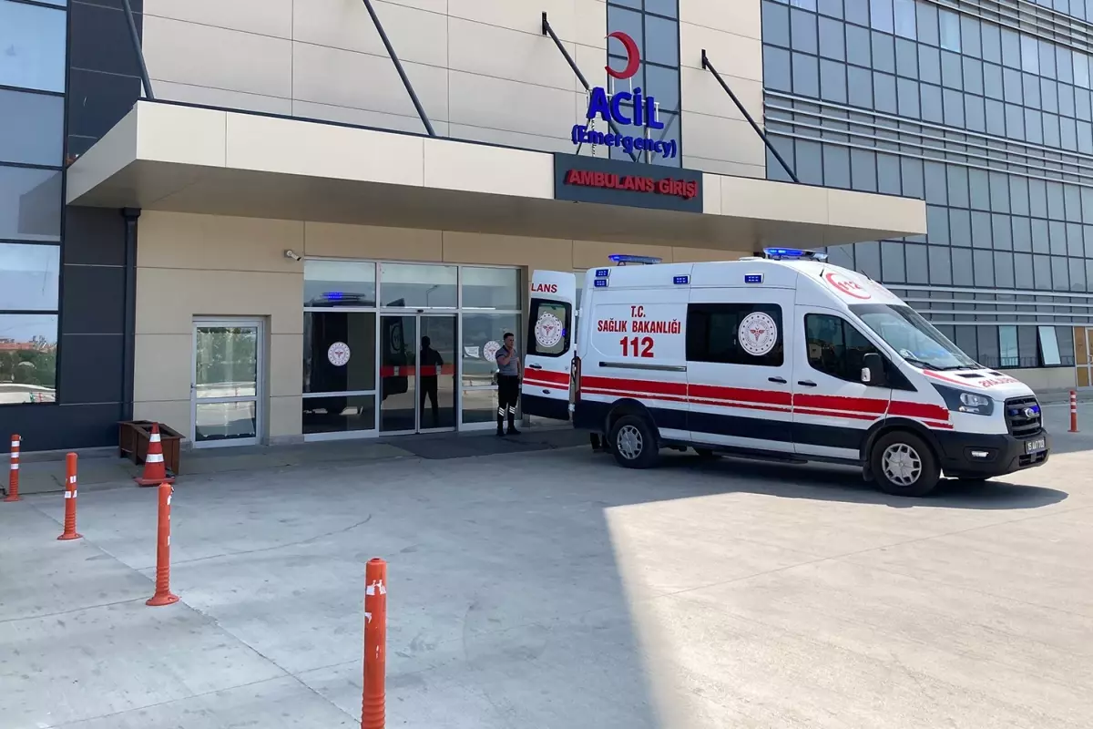 zehirlenme-suphesiyle-hastaneye-kaldirilan-3-19296366_3601_amp.jpg