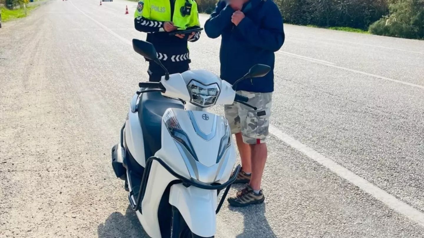 Adana'da Polis Operasyonu 3 Şüpheli Tutuklandı (1)