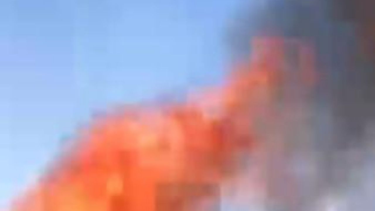 Belediye binası önünde kendini ateşe verdi - Haberler