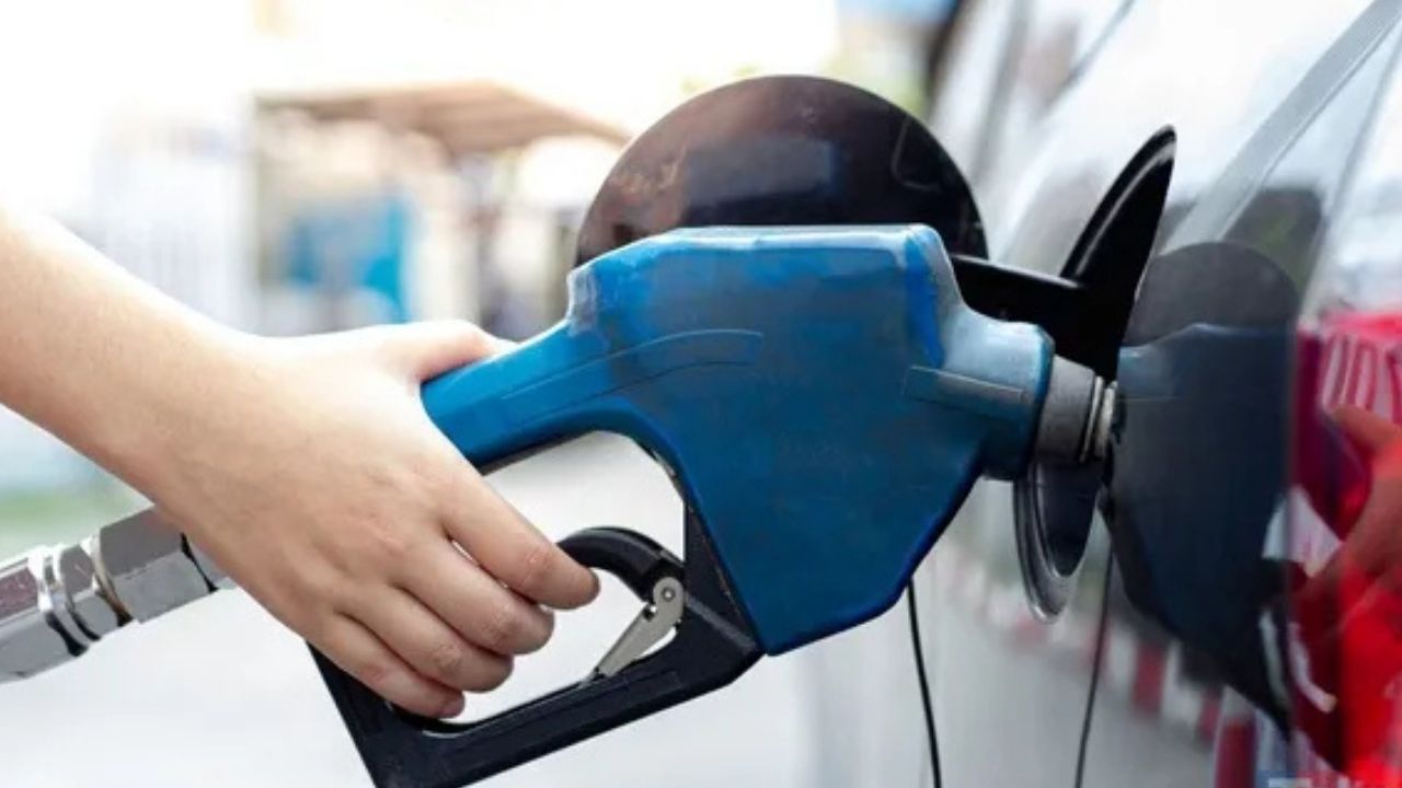 Benzinde peş peşe indirim Büyükşehirlerde güncel akaryakıt fiyatları belli oldu