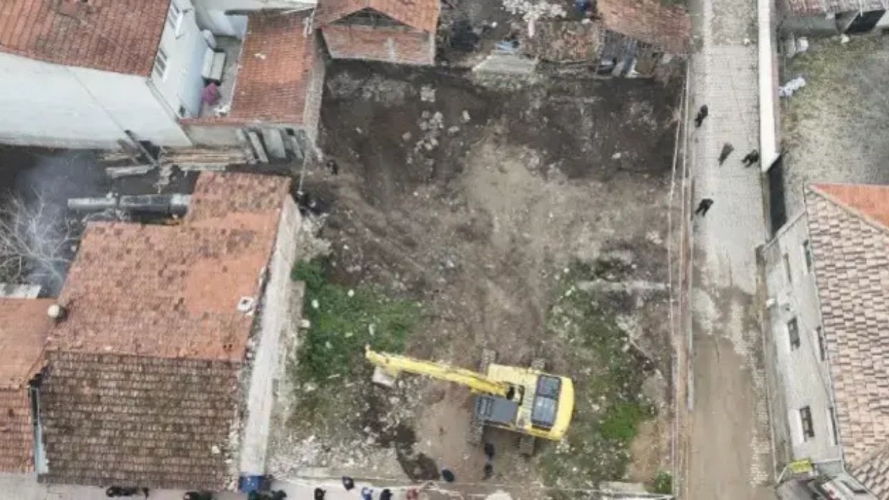 Bursa’da İnşaat Kazısında Tarihi Mezar ve Kemik Bulundu