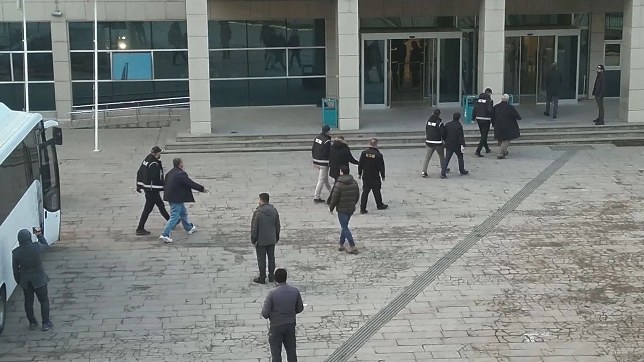 FETÖ’nün Aktif Yapılanmasına Operasyon 3 İlde 15 Şüpheli Yakalandı