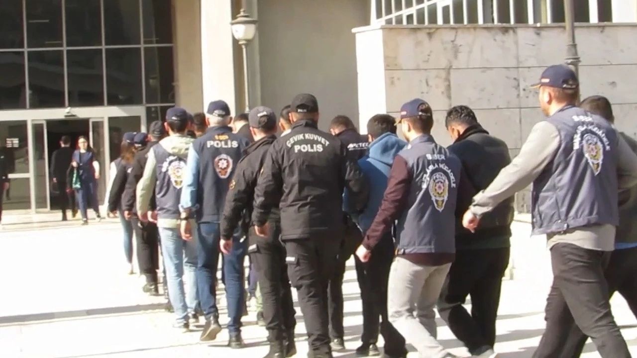 Osmaniye’de TOKİ dolandırıcılarına darbe 18 kişi tutuklandı