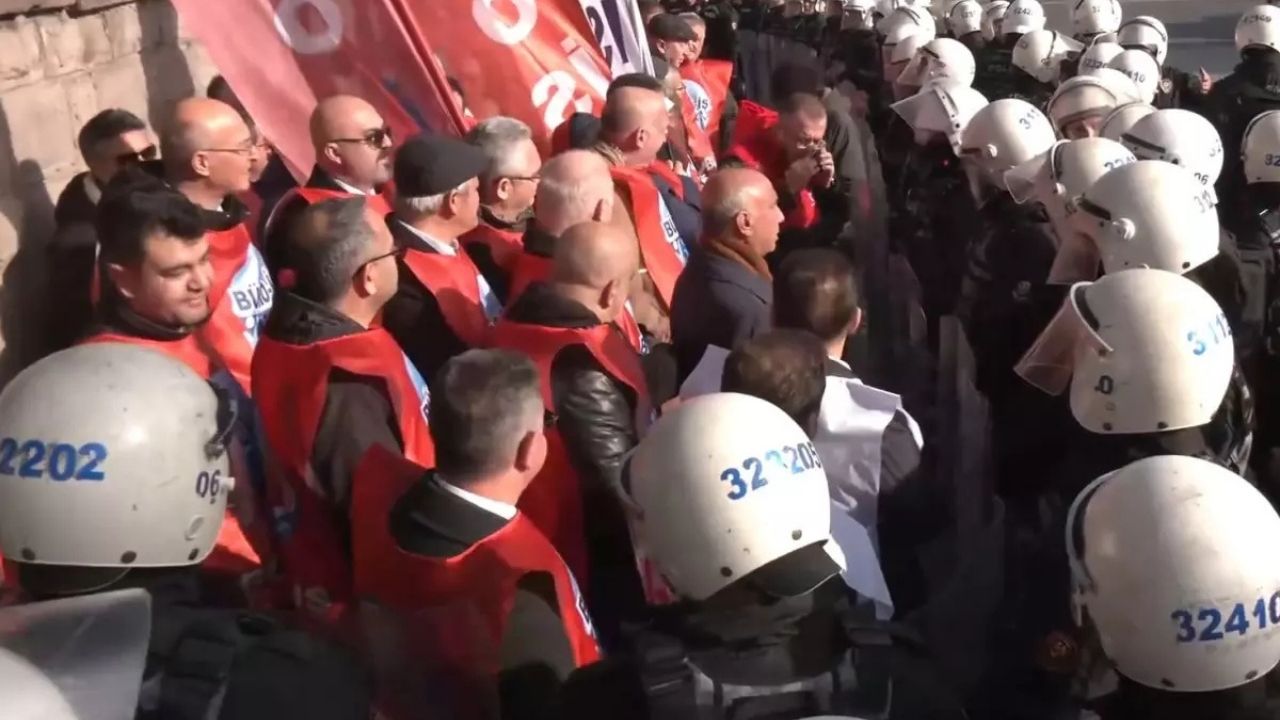 Polis, TBMM Önünde Basın Açıklaması Yapmak İsteyen Sendikayı Ablukaya Aldı