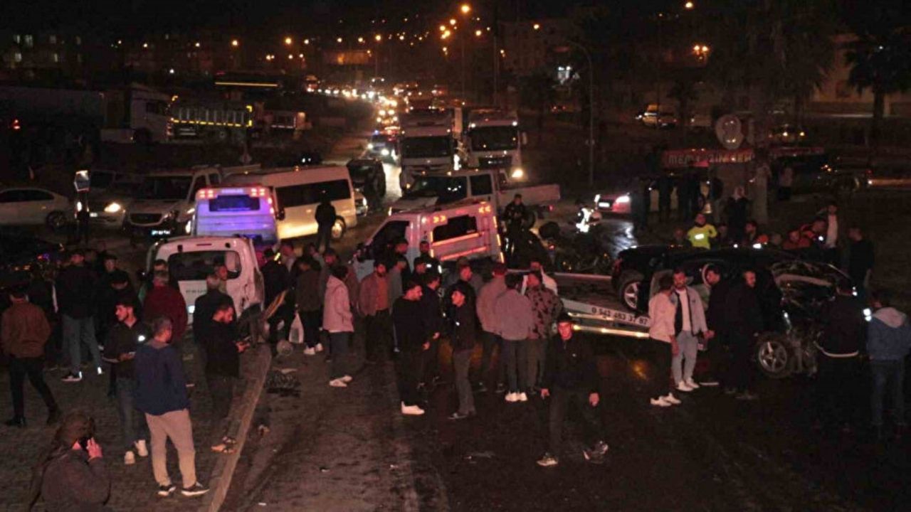 Şırnak’ta kontrolden çıkan vinç zincirleme kazaya yol açtı 7 kişi yaralandı