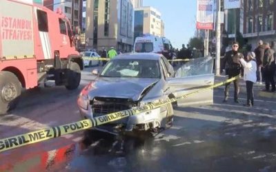 Şişli’de dehşet anları: Ters yönden gelen otomobil yayaların arasına girdi