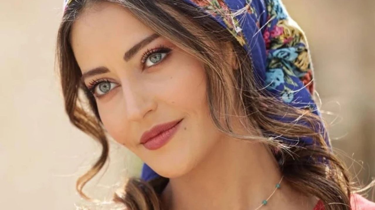 Tuğba Melis Türk Umre'de Babaannesinin Başörtüsünü Takarken Duygusal Anlar Yaşadı