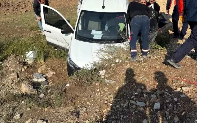 Batman’da Otomobil Kanala Uçtu, Sürücü Kurtarıldı