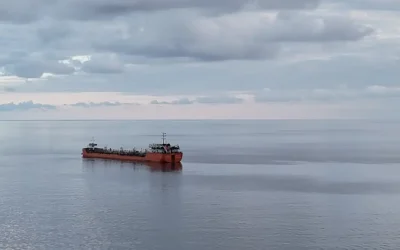 Sinop açıklarında saldırıya uğrayan gemi bekliyor