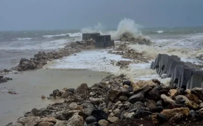 Zonguldak’ta fırtına etkisiyle dalga boyu 4 metre oldu